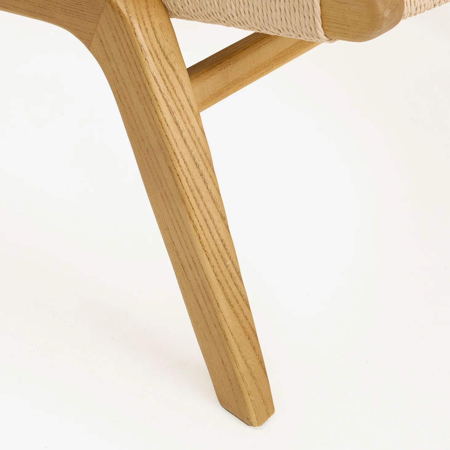 Butaca de madera de olmo y cuerda trenzada beige Alma 56x48x70cm Clau&Chloe
