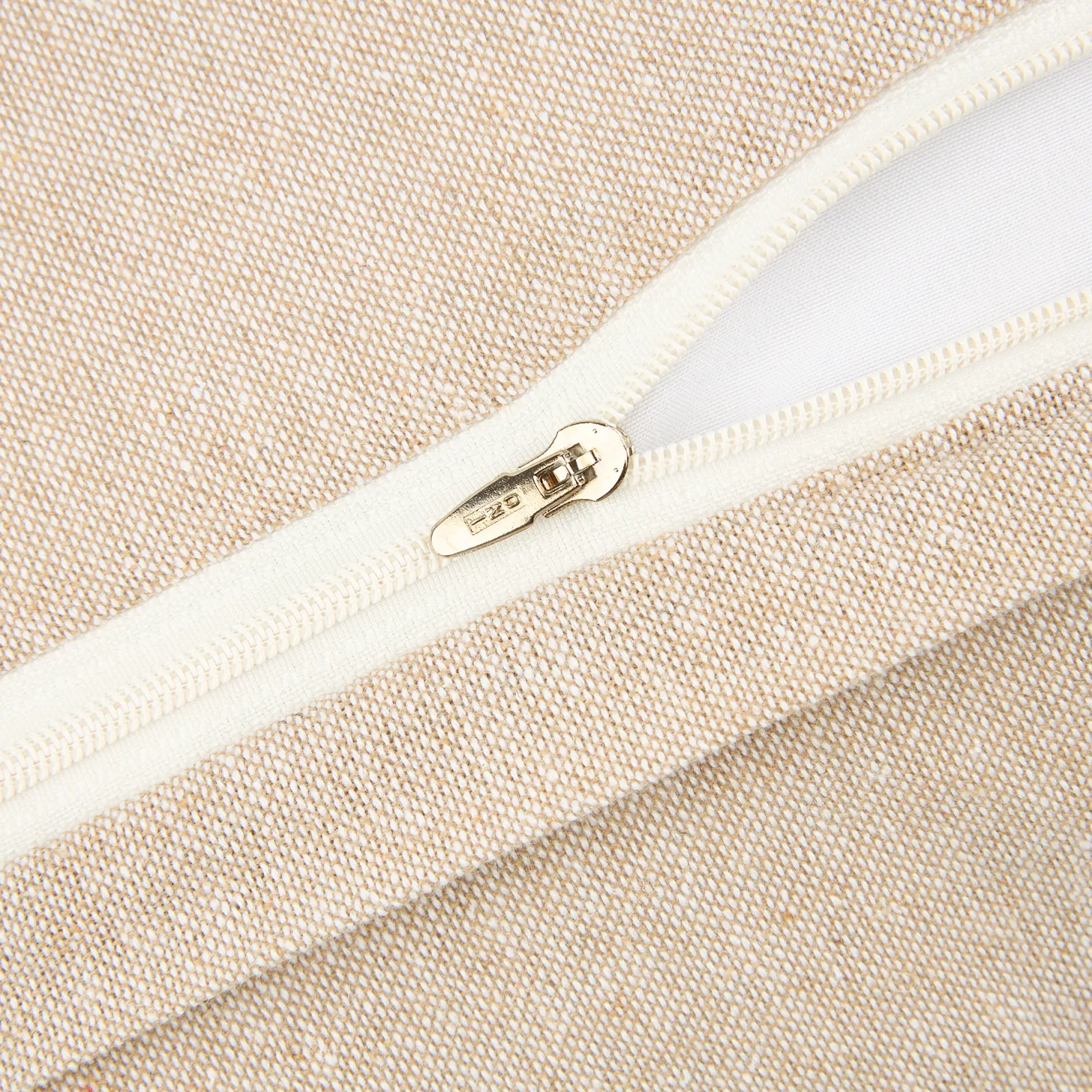 Funda de cojín de algodón volante beige Timoti 45x45cm