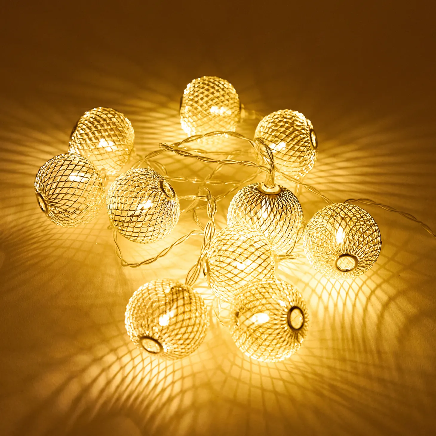 Guirnalda de luces con 10 bolas LED plateadas