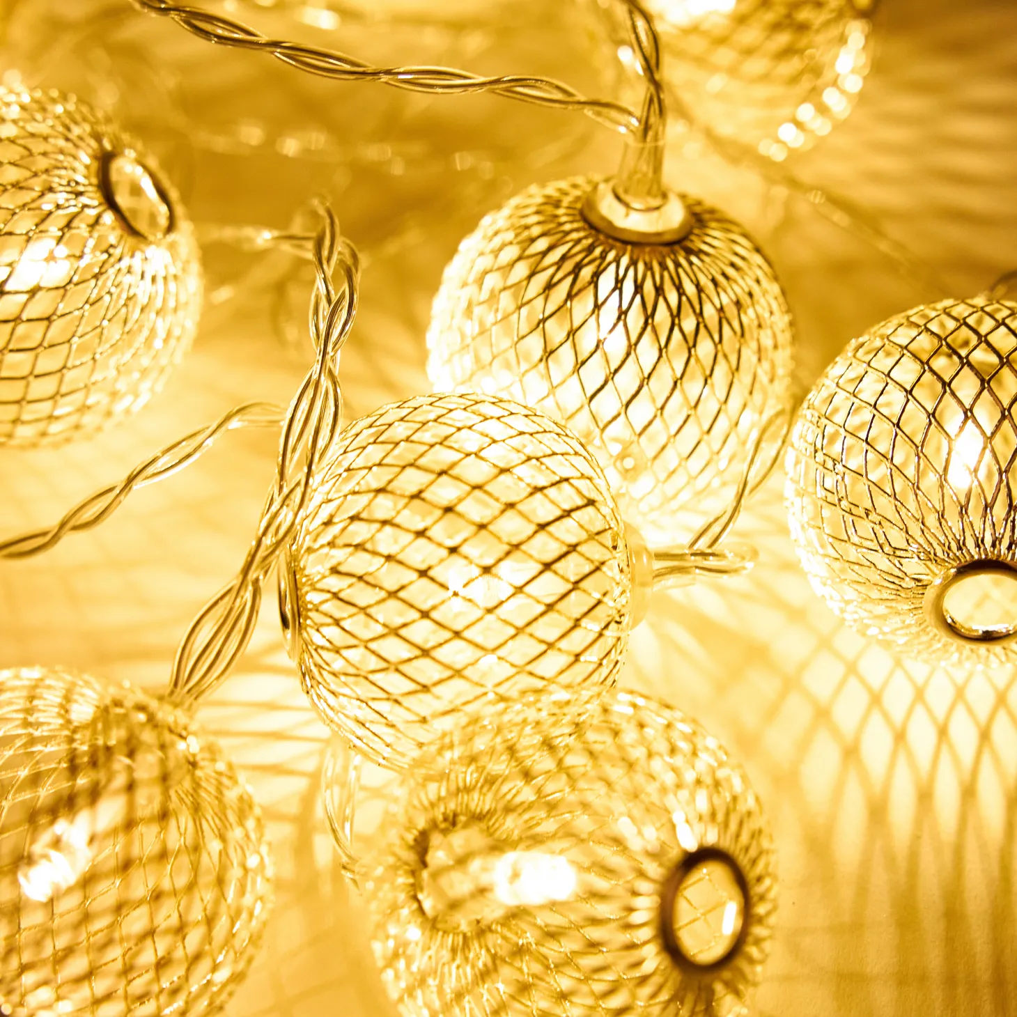Guirnalda de luces con 10 bolas LED plateadas