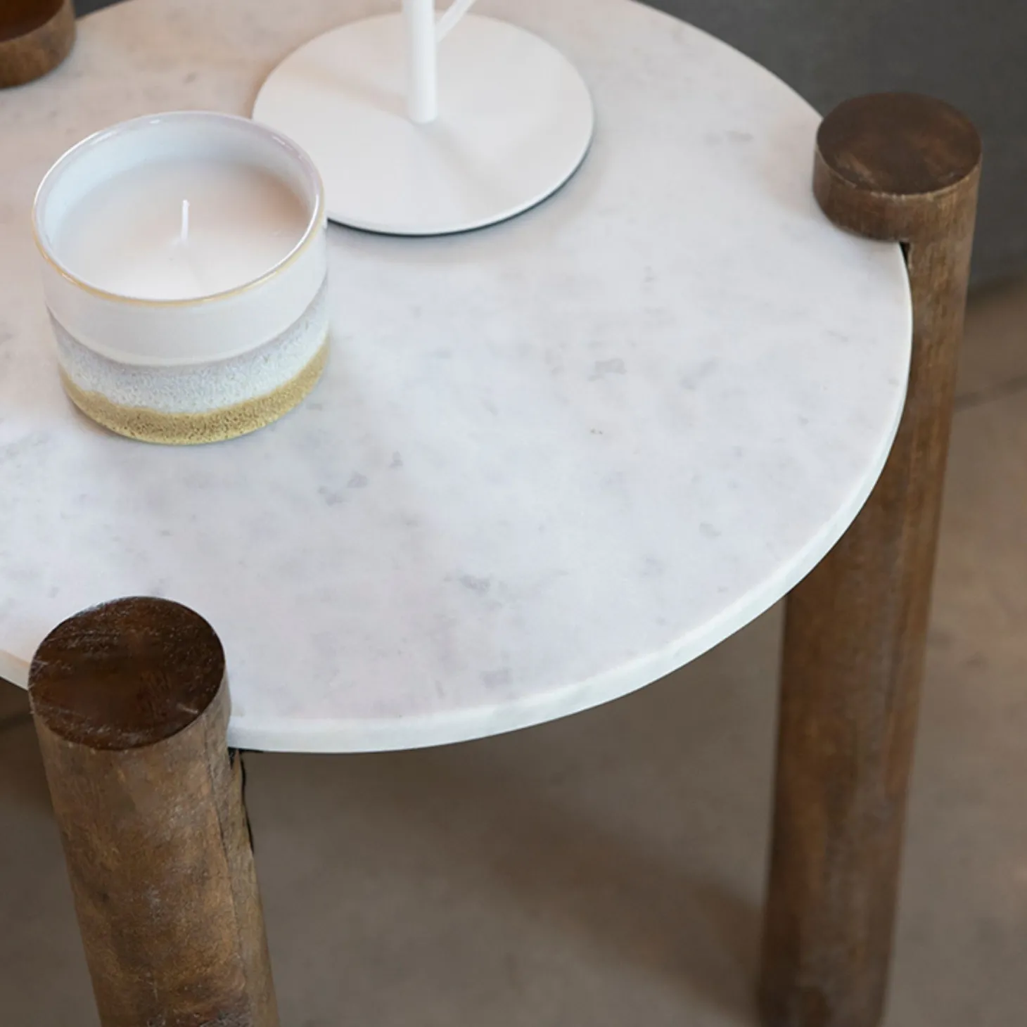 Mesa auxiliar de mármol y madera Houston Ø40x50cm Clau&Chloe