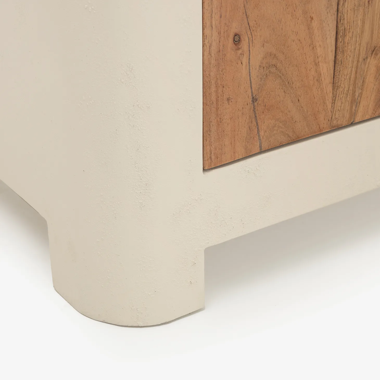 Mesita de noche de madera de acacia y microcemento Kurli 50x40x45cm Clau&Chloe