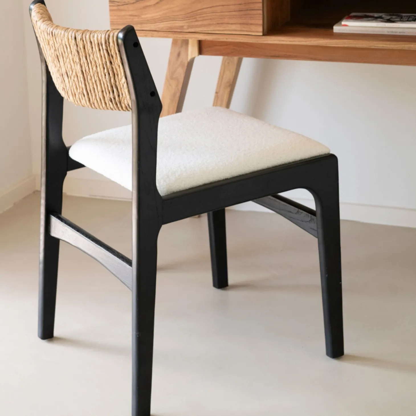 Silla de comedor de madera de olmo negra Jana 48x44x79cm Clau&Chloe