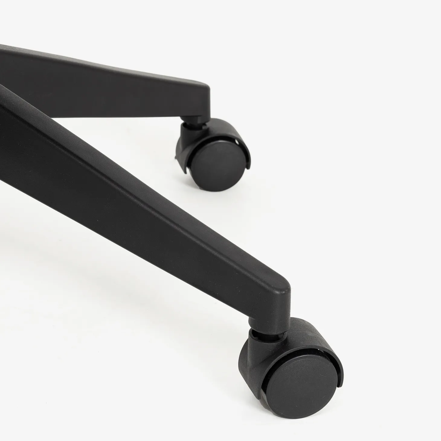Silla de oficina negra ajustable 92/100cm