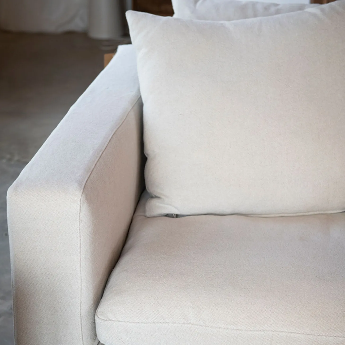 Sofá de 3 plazas de lino beige Aiden 220x110x80 Clau&Chloe