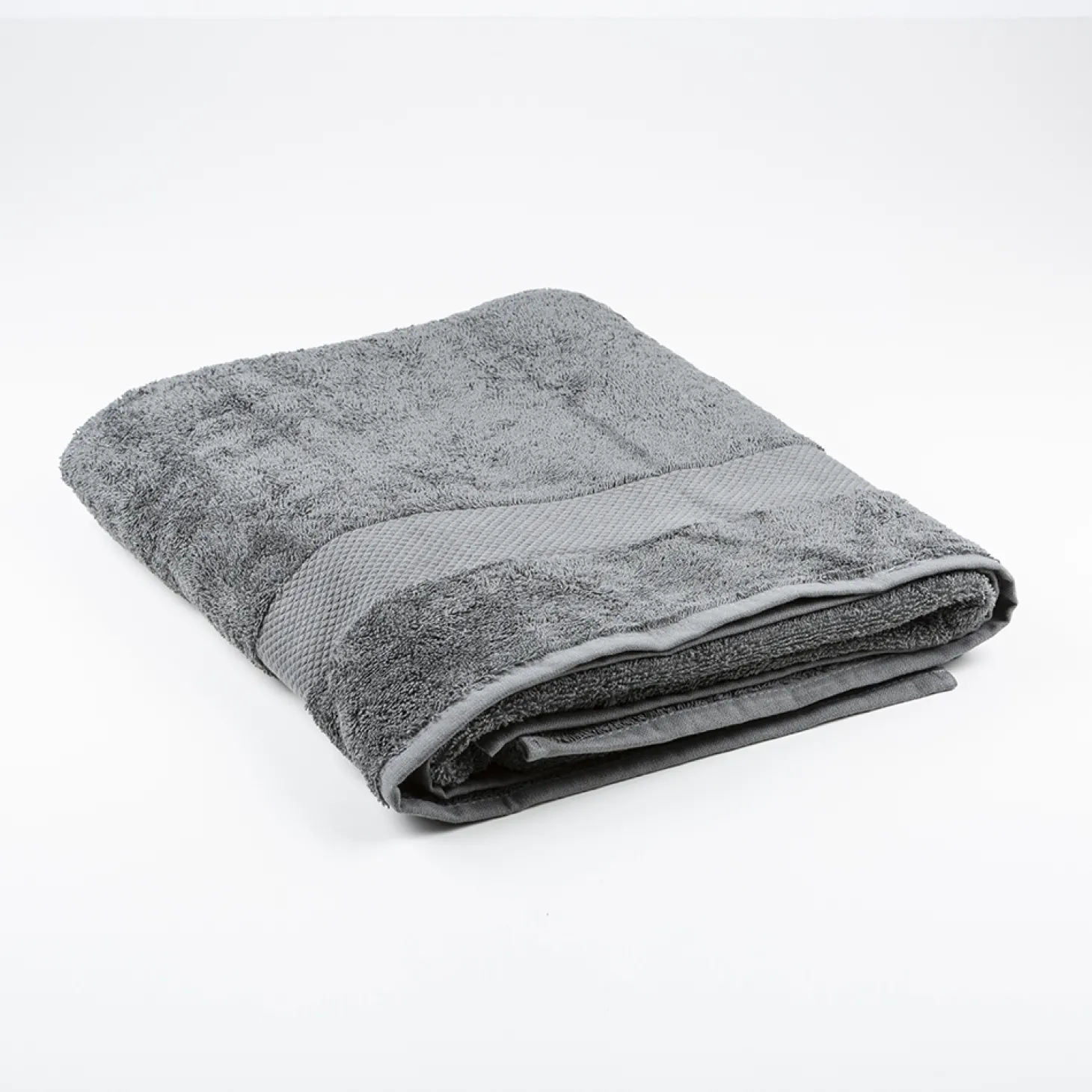 Toalla de ducha de algodón gris oscuro Vic 70x140cm - 500 gr/m²